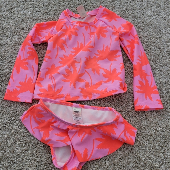 2 piece Oshkosh swimsuit - Picture 1 of 4